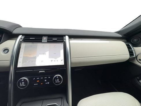 Used 2023 Land Rover Discovery Metropolitan Edition AWD/4WD image 48