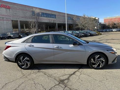 Used 2025 Hyundai Elantra Sport image 22