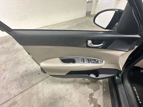 Used 2018 Kia Optima LX w/ 17" Alloy Wheels Package FWD image 17