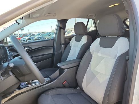 Used 2024 Chevrolet Trax LS w/ LS Convenience Package image 11