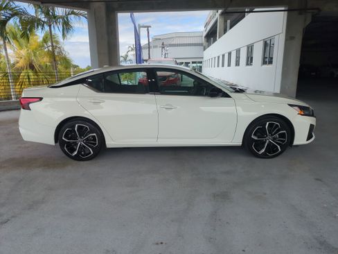 Used 2024 Nissan Altima 2.5 SR image 4