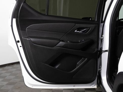 Used 2022 Chevrolet Traverse RS FWD image 34