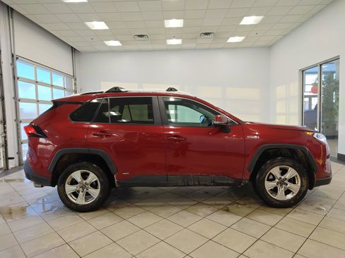 Used 2020 Toyota RAV4 XLE w/ XLE Grade Weather Package image 2