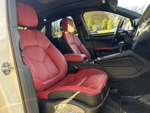 Certified 2025 Porsche Macan image 22