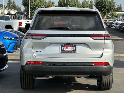 New 2025 Jeep Grand Cherokee Altitude image 5