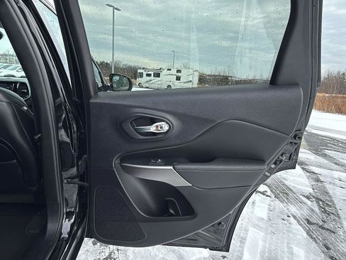 Used 2022 Jeep Cherokee Limited image 17