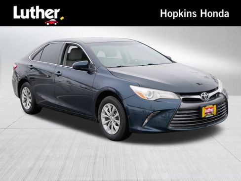 Used 2015 Toyota Camry LE image 1