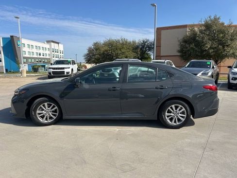 Used 2025 Toyota Camry LE image 7
