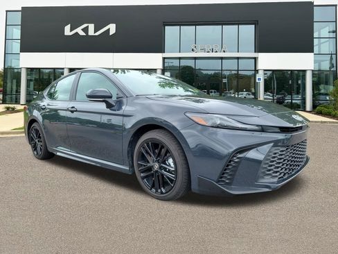 Used 2026 Toyota Camry SE FWD image 1