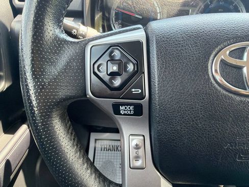 Used 2018 Toyota 4Runner SR5 AWD/4WD image 29