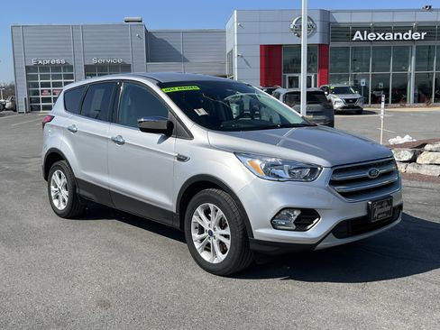Used 2019 Ford Escape SE image 1