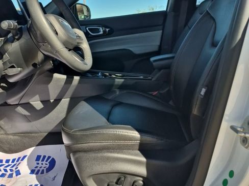 Used 2024 Jeep Compass Limited image 22