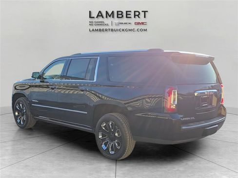 Used 2019 GMC Yukon XL Denali w/ Denali Ultimate Package image 3