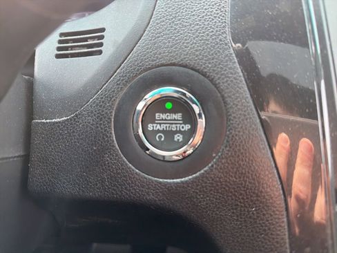 Used 2017 Ford Explorer XLT w/ Equipment Group 202A image 8