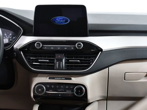 Used 2022 Ford Escape SE w/ Cold Weather Package image 9