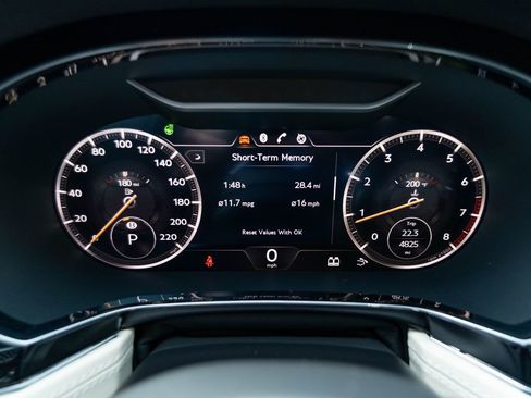 Used 2024 Bentley Continental GT image 17