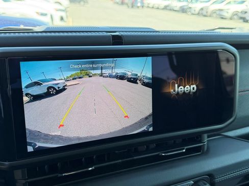 Used 2024 Jeep Wrangler Unlimited Rubicon AWD/4WD image 22