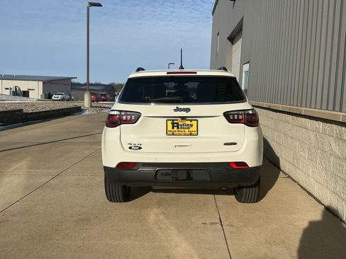 Used 2018 Jeep Compass Latitude w/ Popular Equipment Group image 5