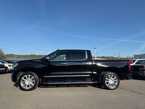 Used 2025 Chevrolet Silverado 1500 High Country w/ Technology Package AWD/4WD image 3