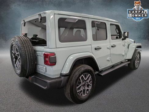 Used 2024 Jeep Wrangler Sahara image 4