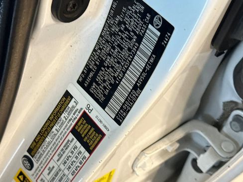 Used 2015 Toyota Camry LE image 34