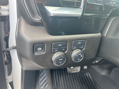 Used 2025 Chevrolet Silverado 1500 LT AWD/4WD image 12