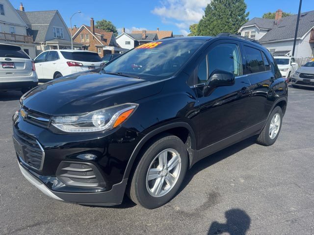 Used 2017 Chevrolet Trax LT w/ Driver Confidence Package FWD image 3