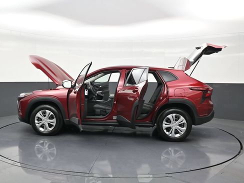 Used 2025 Chevrolet Trax LS FWD image 32