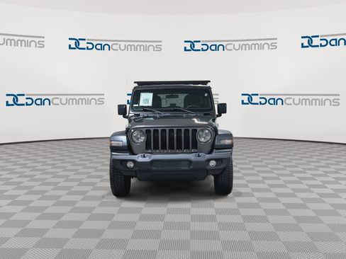 Used 2018 Jeep Wrangler Unlimited Sport S AWD/4WD image 3