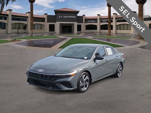 Certified 2025 Hyundai Elantra Sport FWD image 4