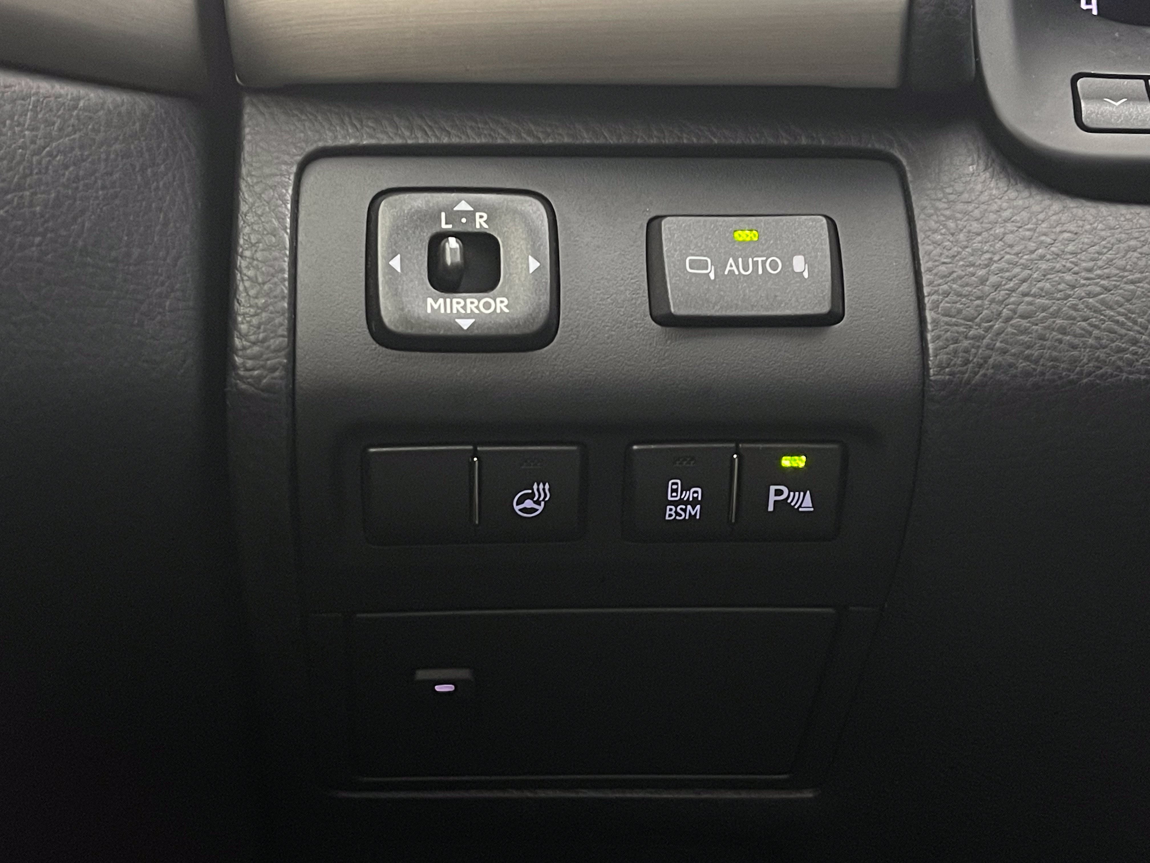 Used 2013 Lexus LS 460 AWD w/ Comfort Pkg image 25