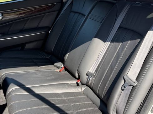 Used 2012 Hyundai Equus Signature RWD image 31