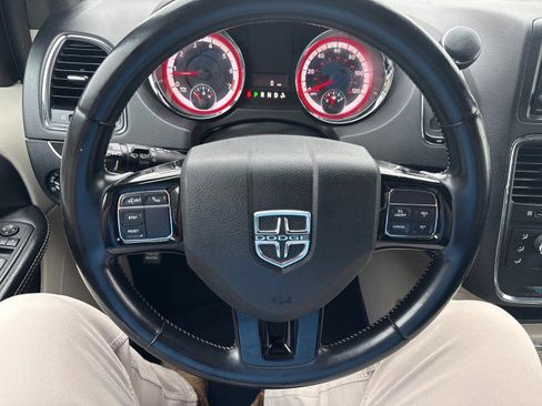 Used 2020 Dodge Grand Caravan SXT image 12