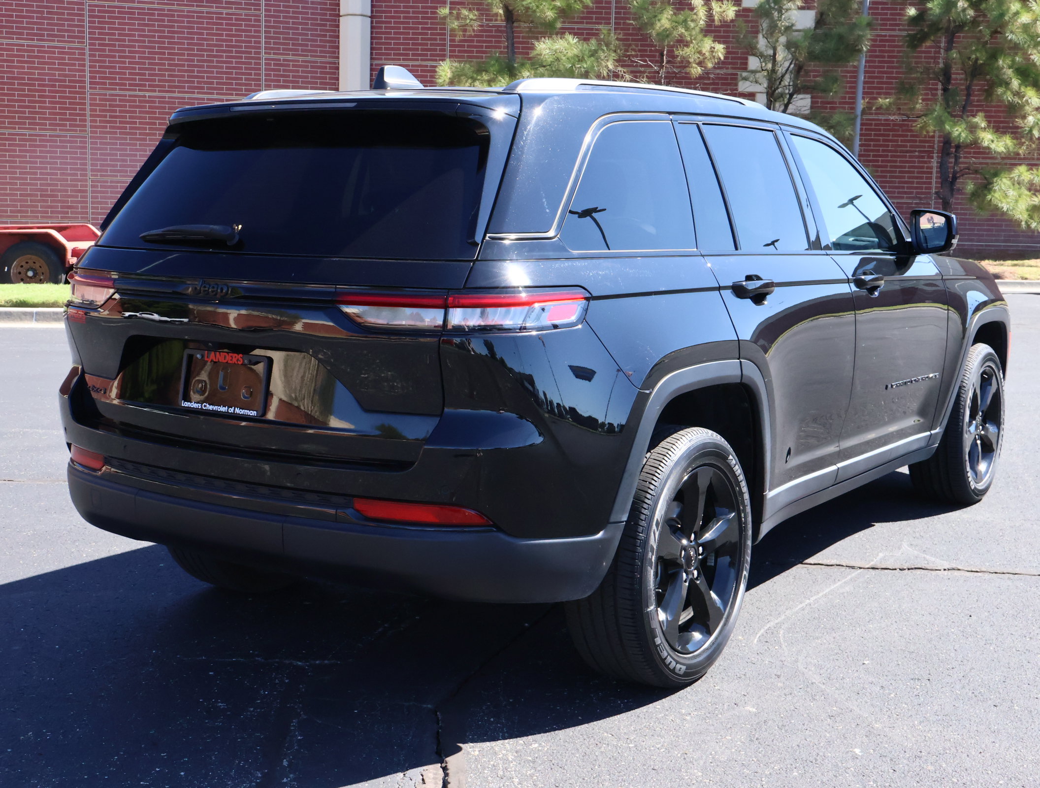 Used 2023 Jeep Grand Cherokee Altitude AWD/4WD image 33