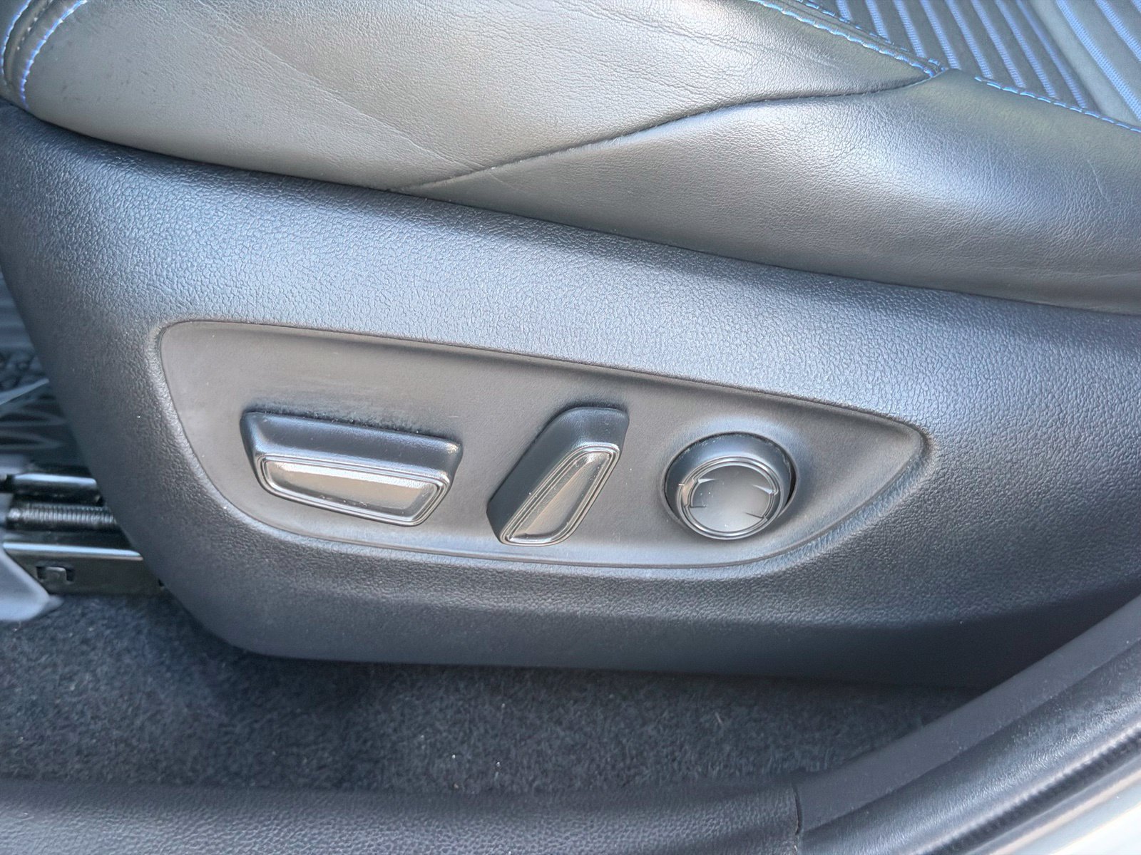 Used 2022 Toyota RAV4 XSE w/ XSE Grade Weather Package AWD/4WD image 13