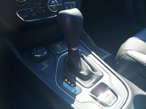 Certified 2019 Jeep Cherokee High Altitude image 15