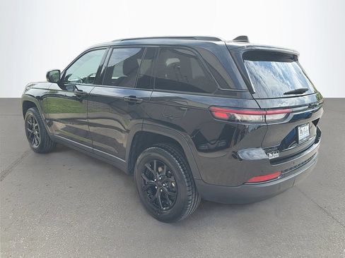 Used 2024 Jeep Grand Cherokee Altitude AWD/4WD image 6