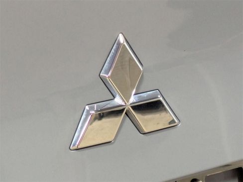 Used 2025 Mitsubishi Outlander SEL image 9