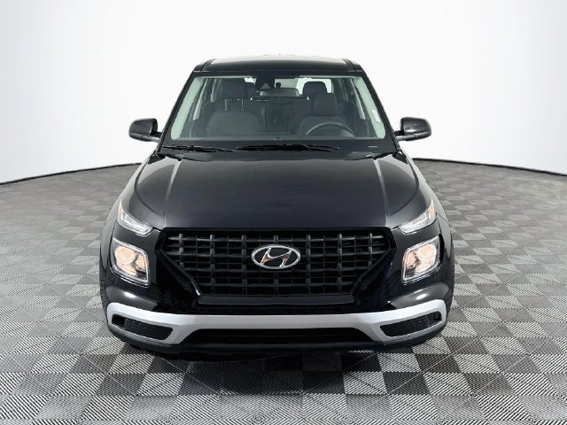 Used 2026 Hyundai Venue SE FWD image 2