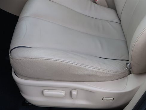 Used 2010 Toyota Venza FWD image 12