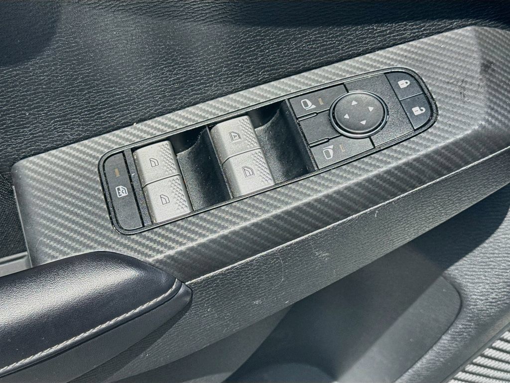 Used 2025 Mitsubishi Outlander ES FWD image 19