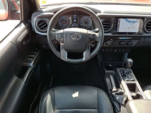 Used 2021 Toyota Tacoma TRD Off-Road w/ TRD Premium Off Road Package AWD/4WD image 13