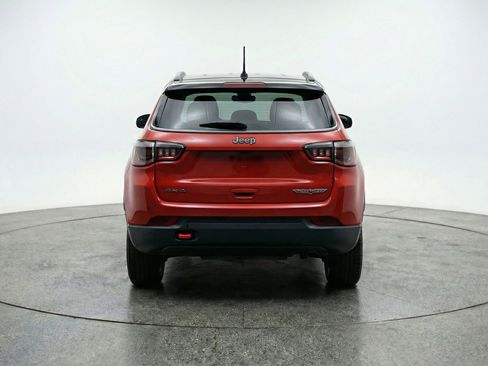 Used 2025 Jeep Compass Trailhawk image 7