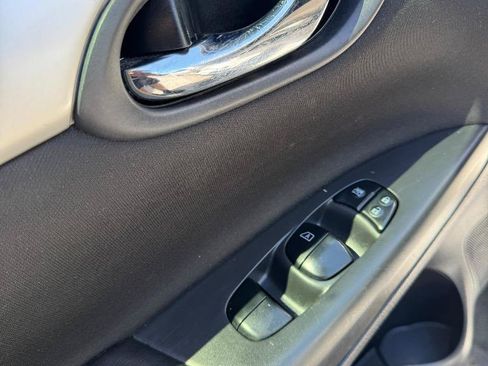 Used 2019 Nissan Sentra S FWD image 11