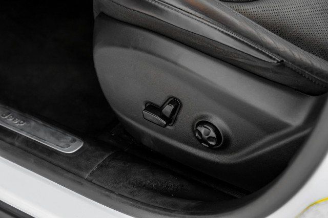 Used 2019 Jeep Cherokee Limited AWD/4WD image 31