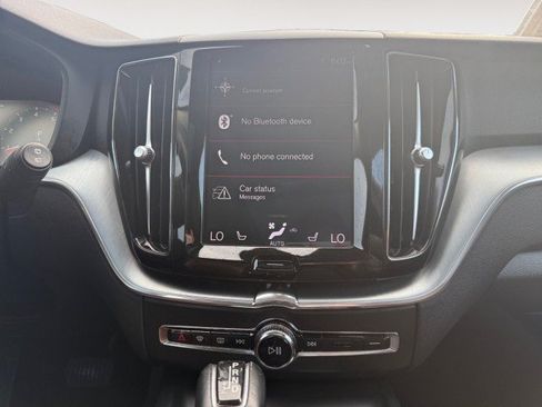 Used 2018 Volvo XC60 T6 Momentum w/ Convenience Package AWD/4WD image 8