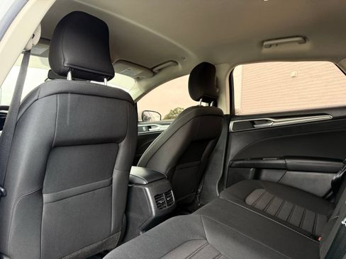 Used 2019 Ford Fusion SE FWD image 16