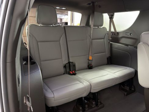 Certified 2023 GMC Yukon XL SLT w/ SLT Luxury Package RWD image 13