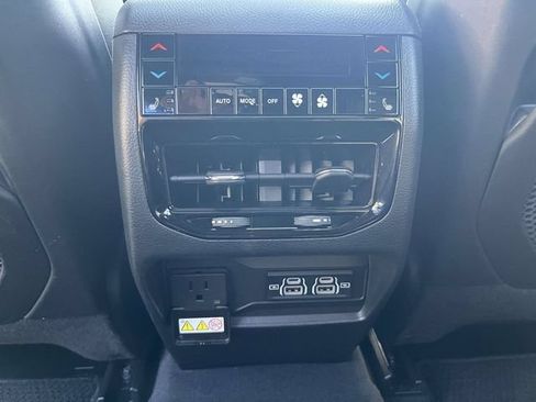 Used 2024 Jeep Grand Cherokee Summit w/ High Altitude Package AWD/4WD image 15