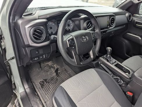 Used 2022 Toyota Tacoma TRD Sport AWD/4WD image 15